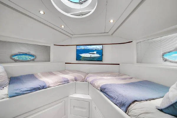 68ft Pershing Sky luxury amenities